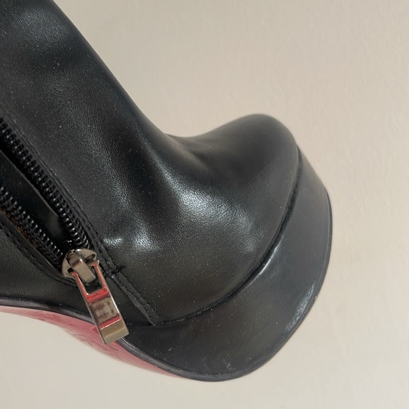 Amazing boots 🖤❤️ - Picture 7 of 8